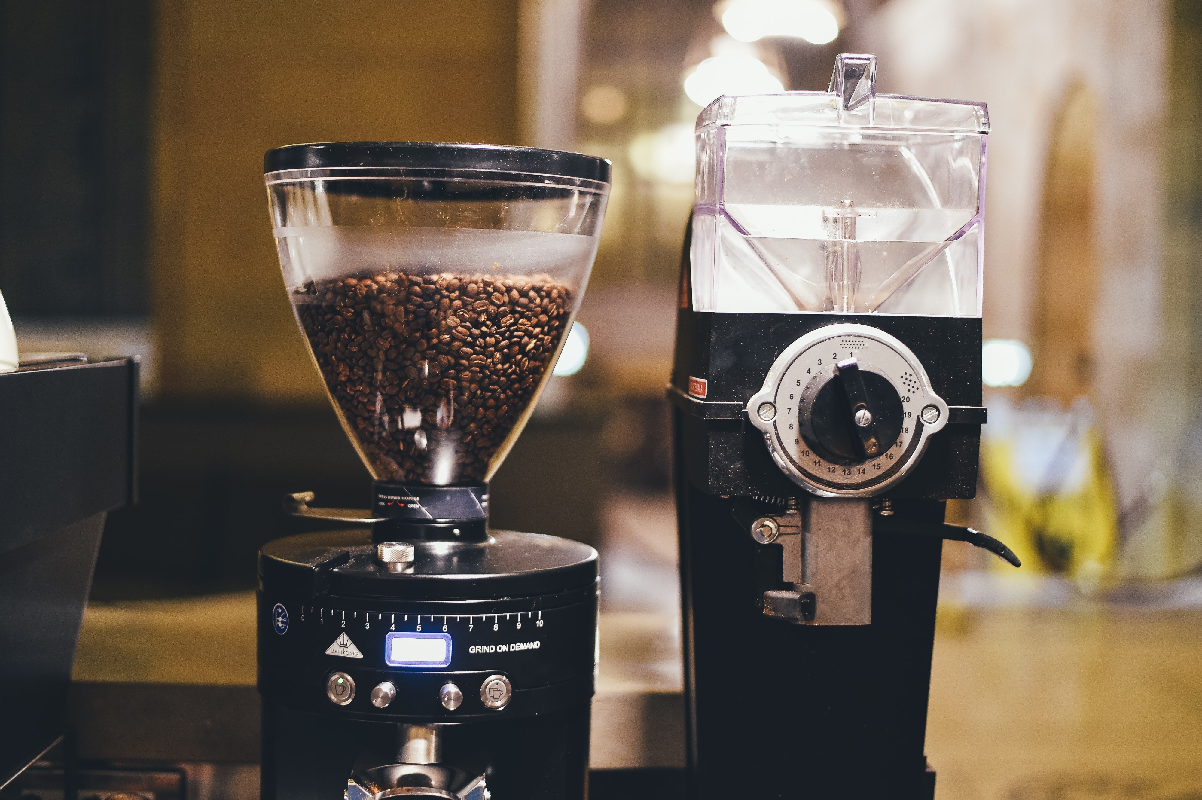 Burr Grinder vs Blade Grinder: What’s the Difference?