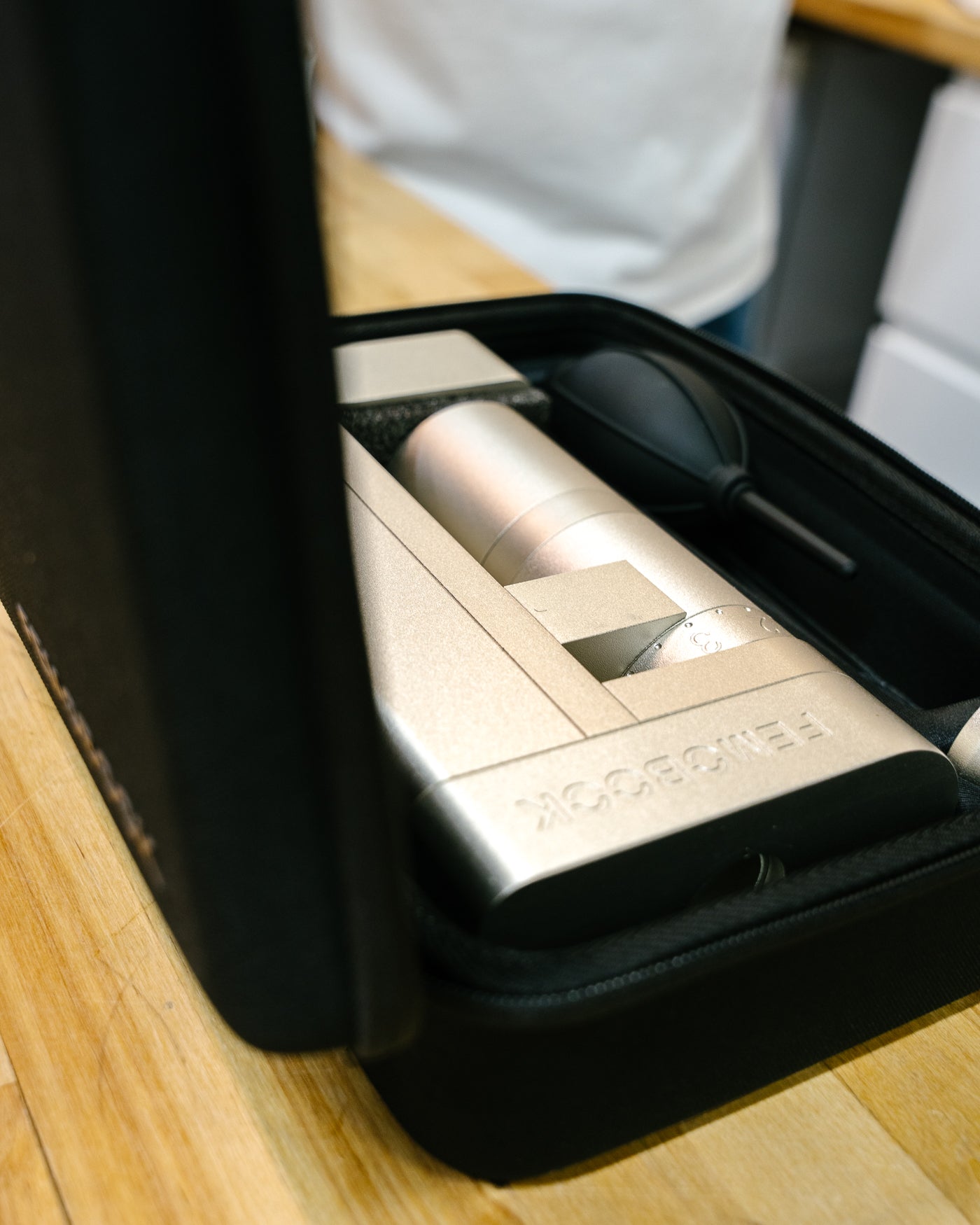Femobook A4Z carrying case included in the box
